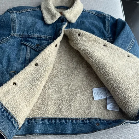 Levi's Original Sherpa Trucker Jacket - Picture 4 of 6